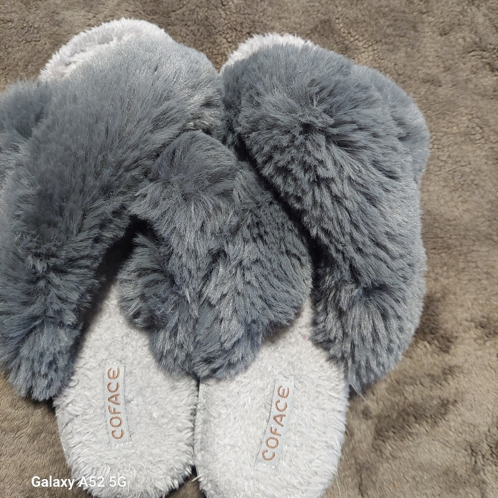 Women's Gray Fluffy Slippers